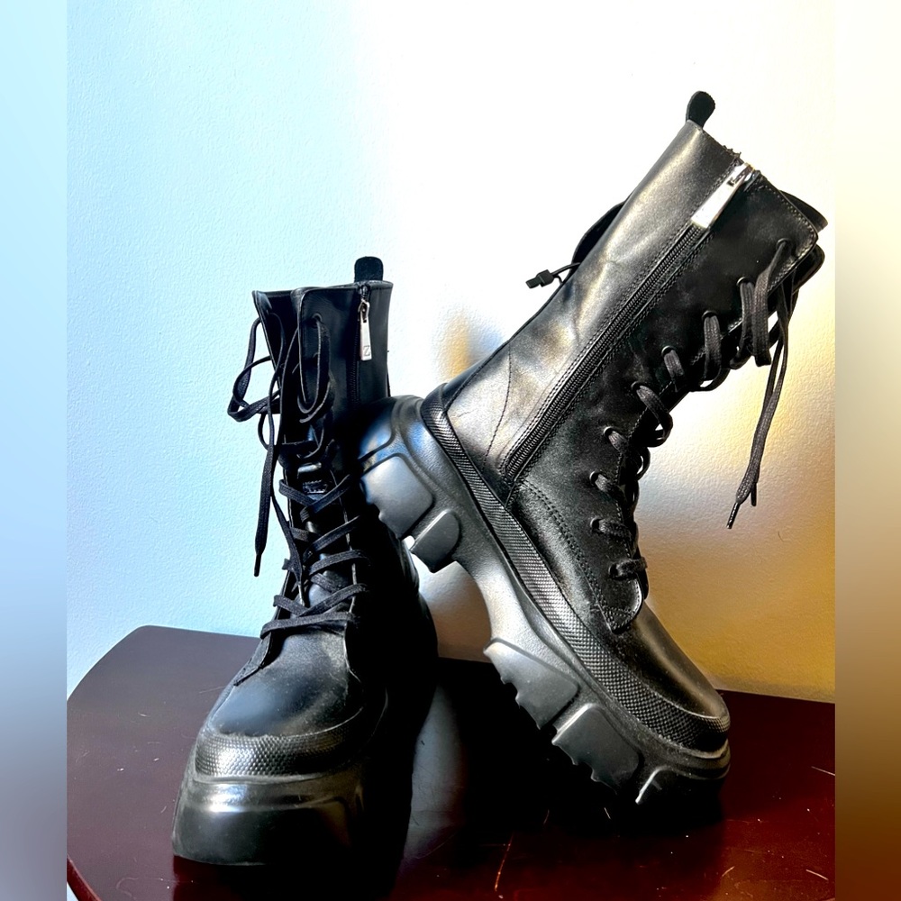 Zara low heel lug sole lace boots. Size EU 9/ 8 US